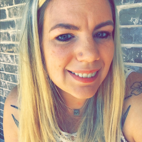 Meet your Posher, Michelle - Picture 1 of 1